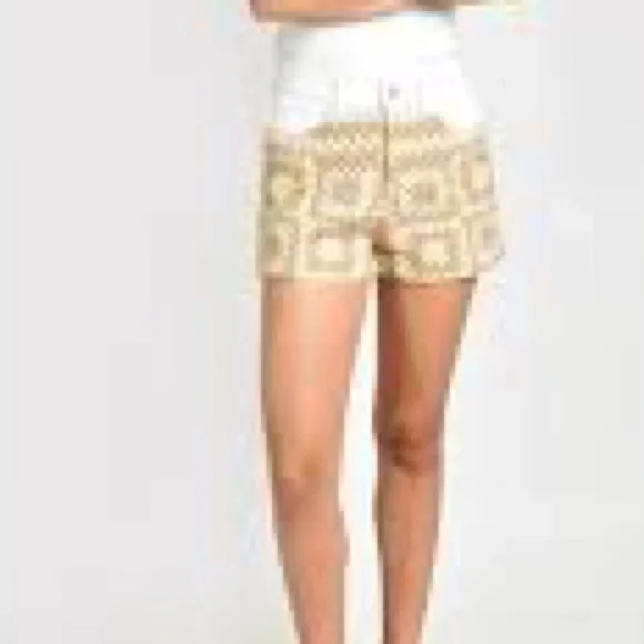 Le Liz Boutique Crochet Front White Denim Shorts NEW! - Picture 8 of 12